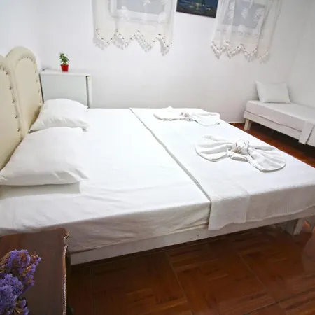 Отель Bozcaada Ilgin Bag Evi
