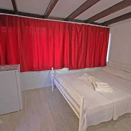 Bozcaada Ilgin Bag Evi Отель *